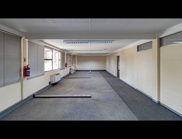 1,048M² OFFICE FOR SALE IN FERNDALE